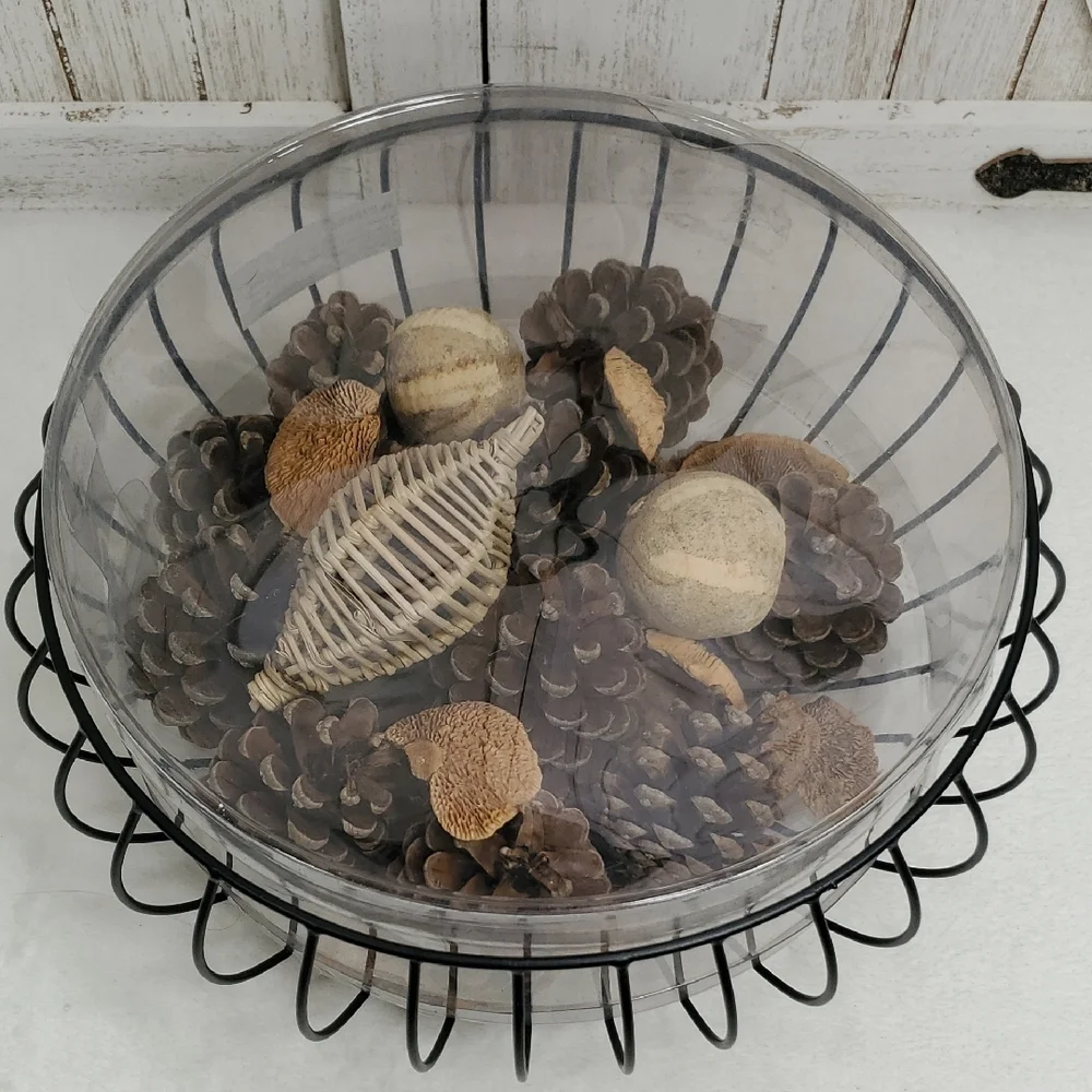Black Wire Metal Basket with Natural Decorative Bowl Filler